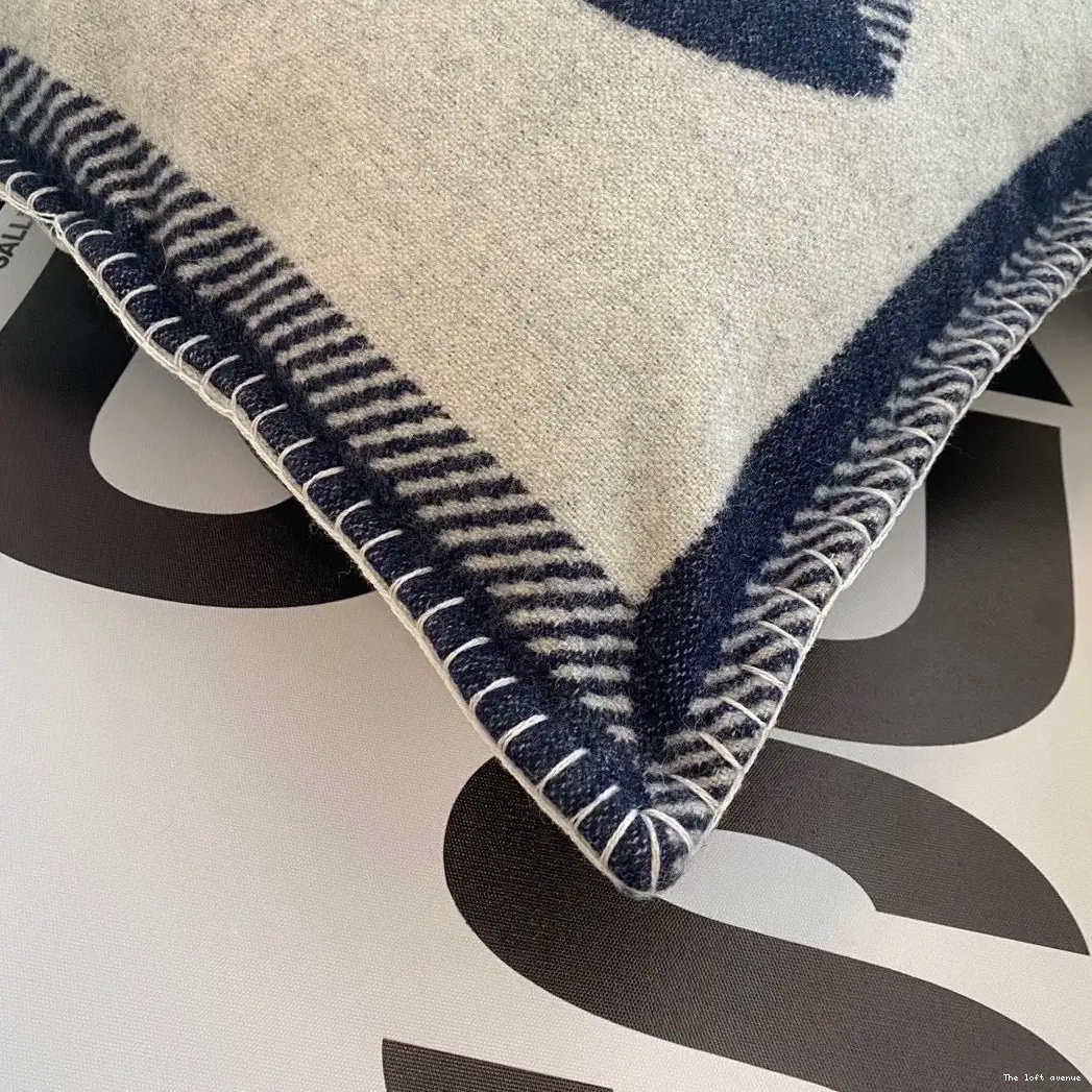 WOOL PILLOW 2.0 THROW COCO 0602